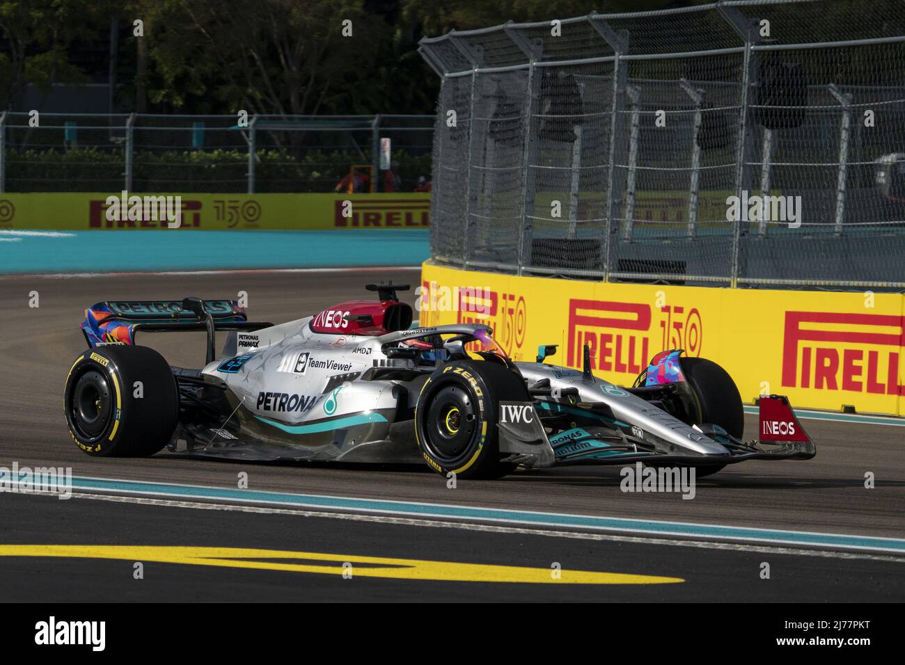 Lewis Hamilton, pilote britannique de Formule 1, de Mercedes-AMG Petronas en action lors de la pratique libre 2 du Grand Prix de Formule 1 de Miami à l'aérodrome international de Miami, en Floride, le vendredi 6 mai 2022. Photo de Shawn Thew/UPI Banque D'Images