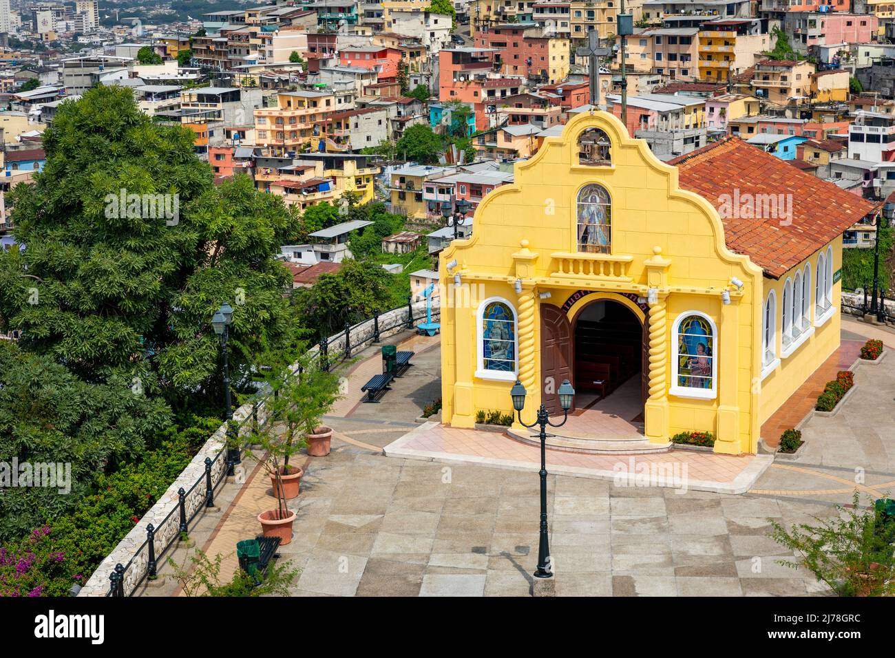 Guayaquil, église dans la ville de Guayaquil sur la colline de Santa Ana. Architecture coloniale traditionnelle dans la deuxième plus grande ville de l'Équateur. Banque D'Images