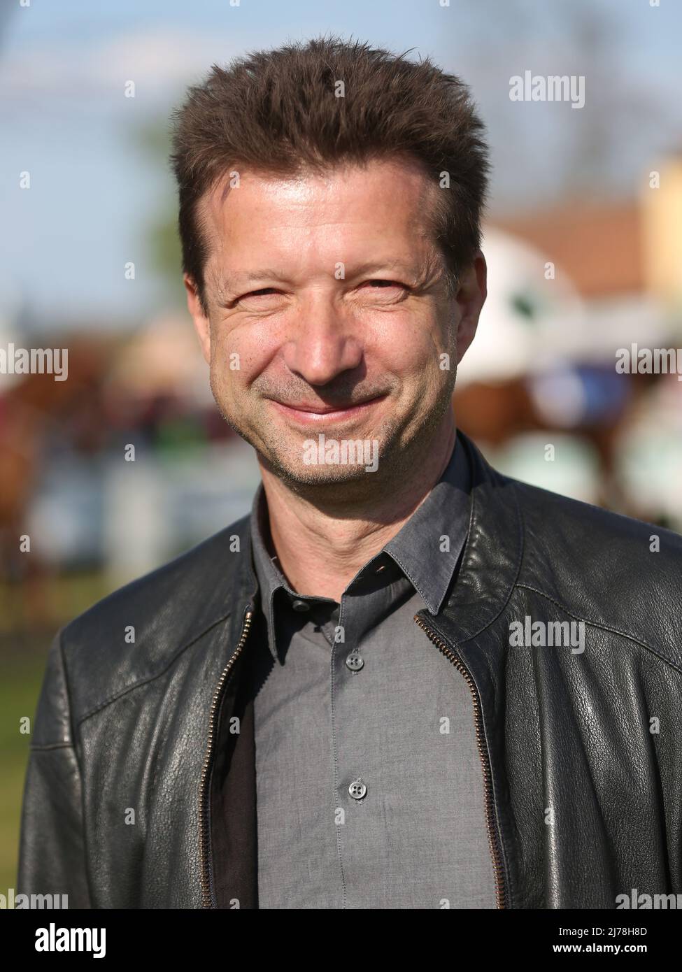 Ancien directeur du programme MDR Wolf-Dieter Jacobi le 23 avril 2022, Journée des courses à l'hippodrome de Magdeburg-Herrenkrug Banque D'Images