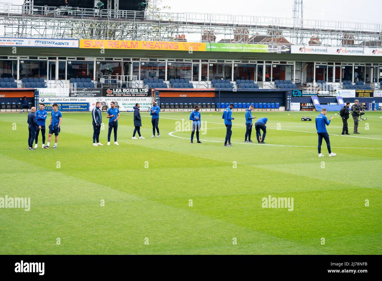 Les joueurs de lecture font une inspection de pas avant le match à Luton, Royaume-Uni, le 5/7/2022. (Photo de Richard Washbrooke/News Images/Sipa USA) Banque D'Images