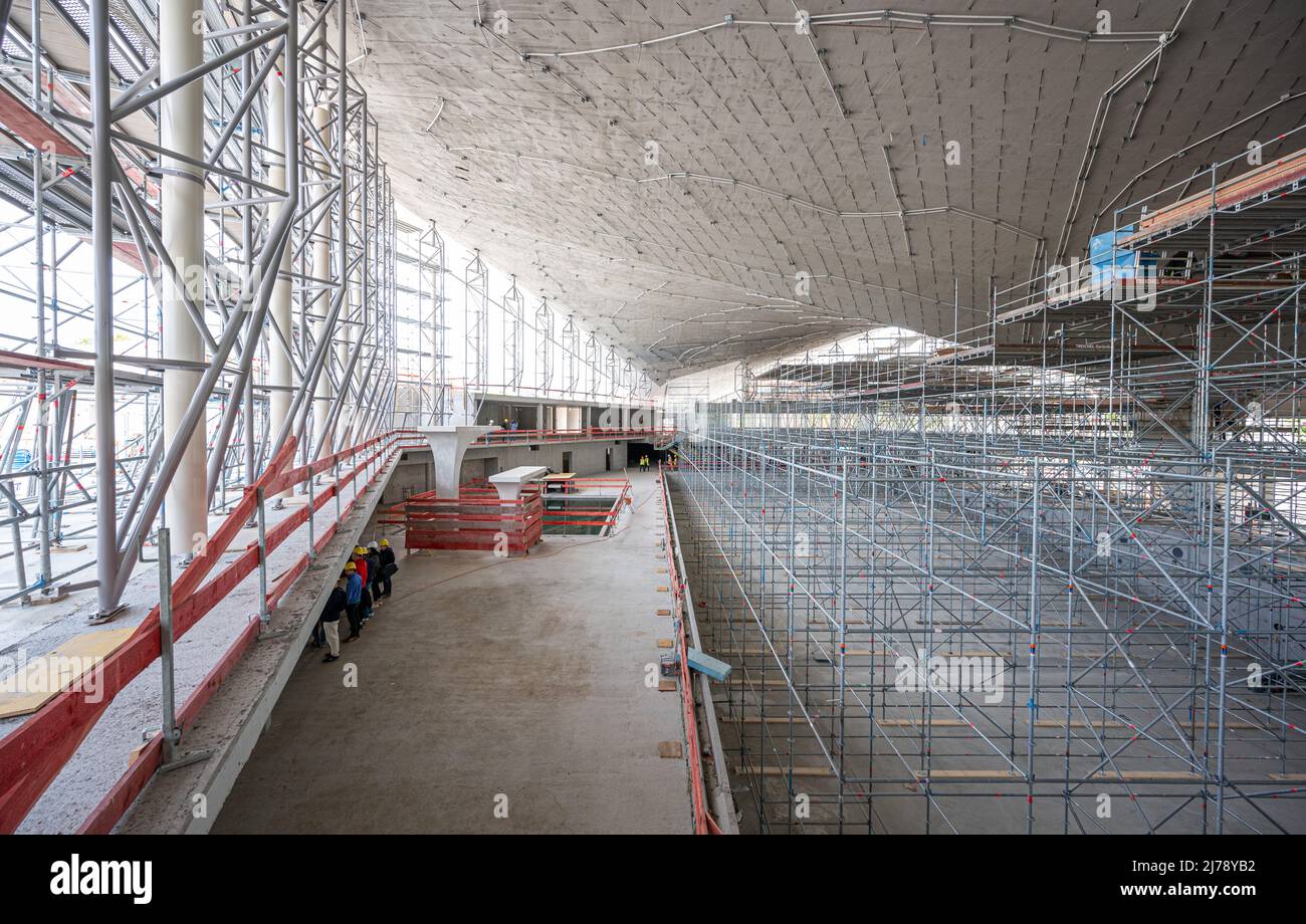 07 mai 2022, Hambourg : vue sur le chantier de construction de la piscine intérieure Alster. Depuis l'automne 2020, la plus grande et la plus célèbre piscine de Hambourg, la piscine intérieure Alster à Hohenfelde, a été en pleine modernisation et expansion. Photo: Daniel Reinhardt/dpa Banque D'Images