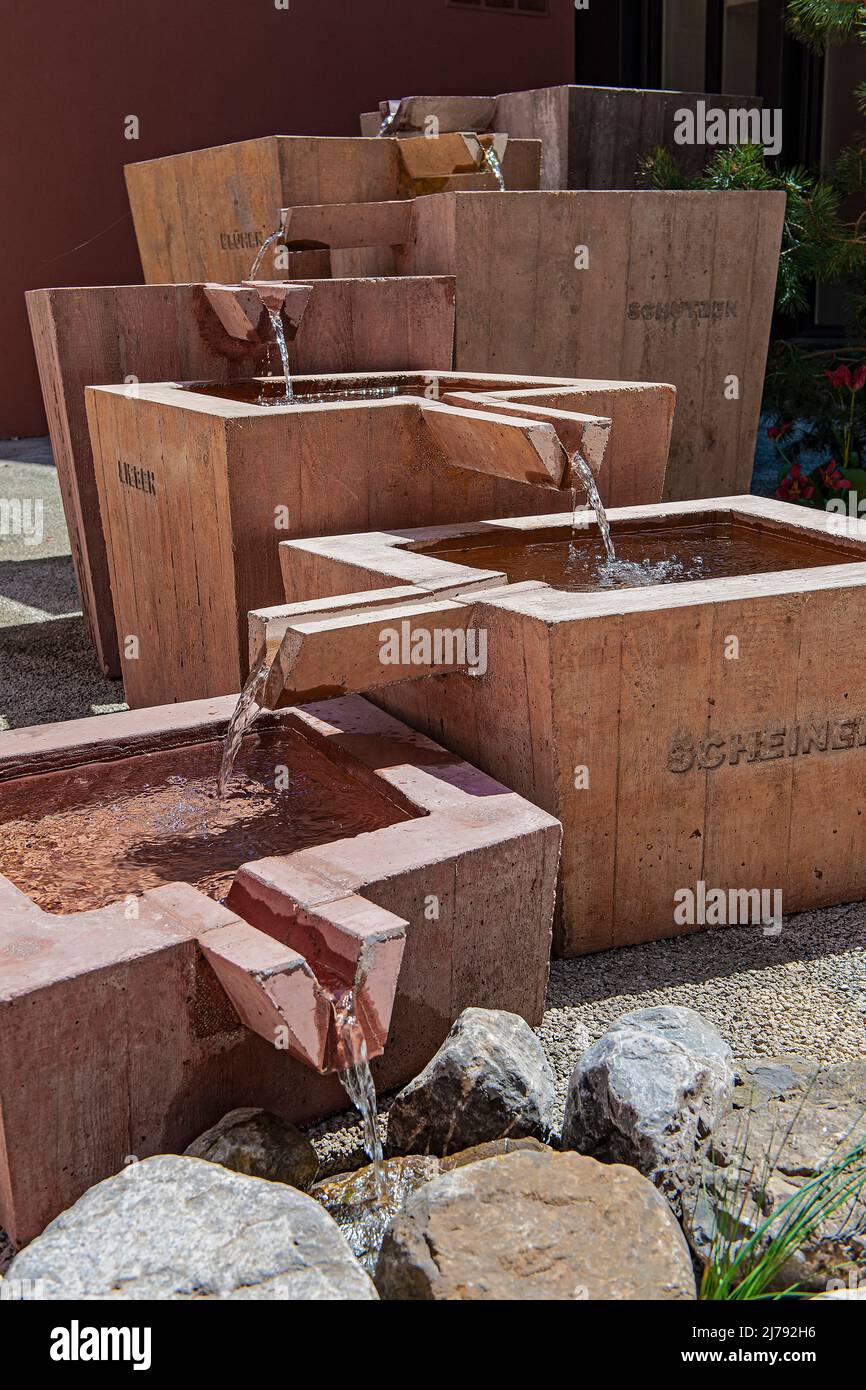 Fontaine dans le Klarahof du Collège, Stans, canton de Nidwalden, Suisse Banque D'Images