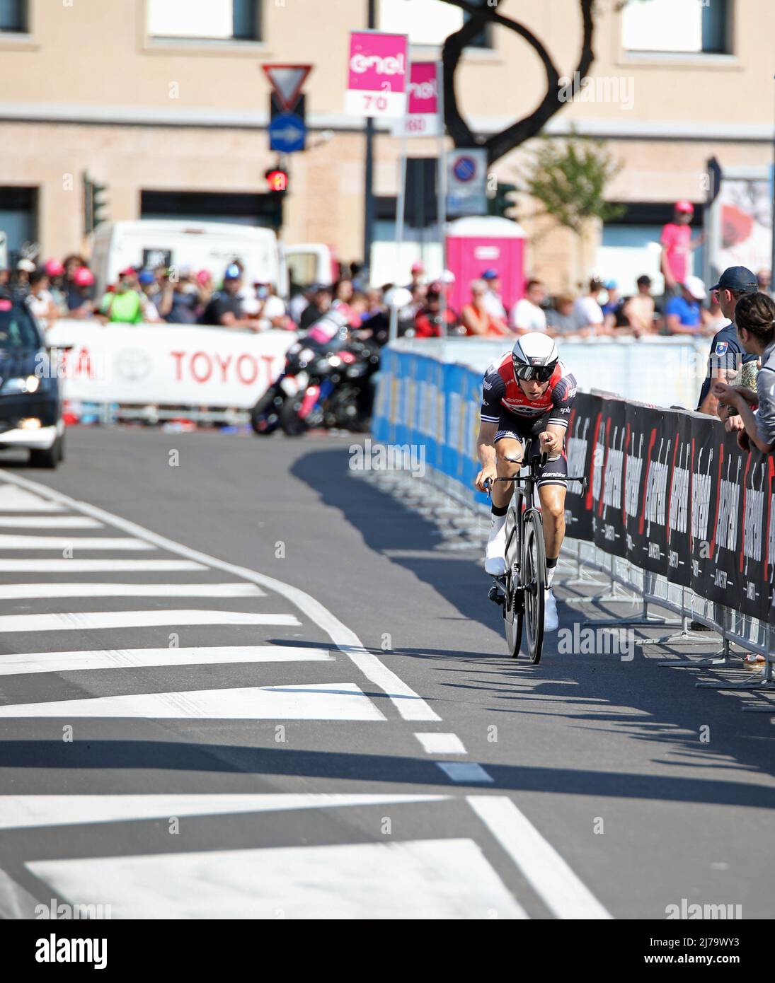 Vérone, VR, Italie - 2 juin 2019: Cycliste BAUKE MOLLEMA de Trek Segafredo équipe à Tour d'Italie également appelé Giro d'Italia est une course de vélo avec beaucoup Banque D'Images