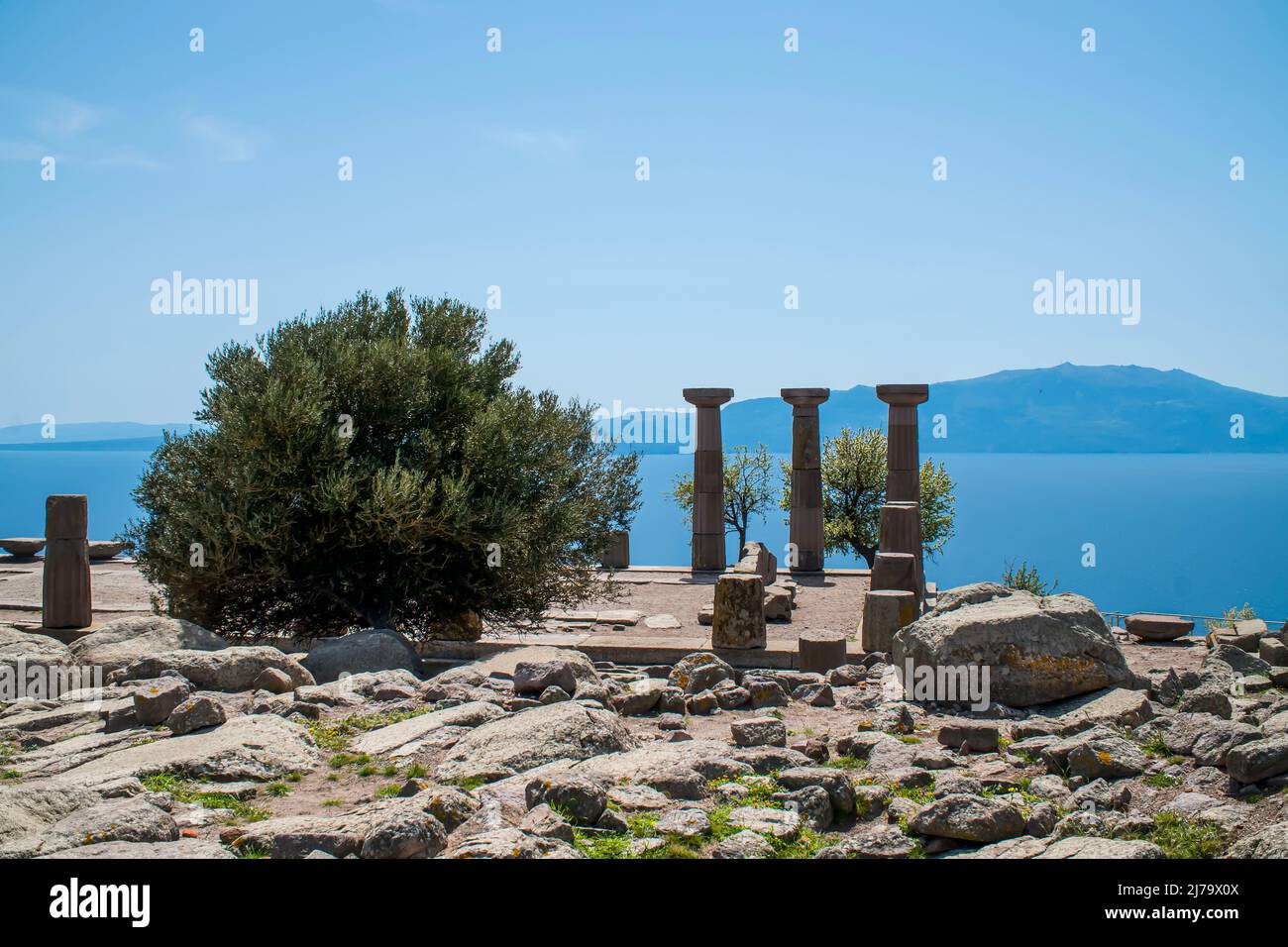 Assos. Ruines du Temple d'Athéna à l'ancienne ville d'Assos. Behramkale, Canakkale, Turquie Banque D'Images