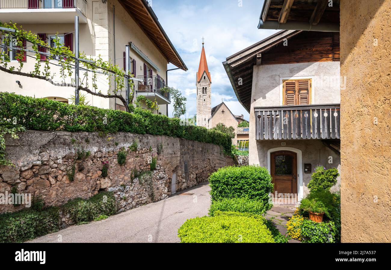 Église Saint-Joseph à Ronchi - Rungg dans le Tyrol du Sud, nord de l'Italie. 1st mai 2022 Banque D'Images