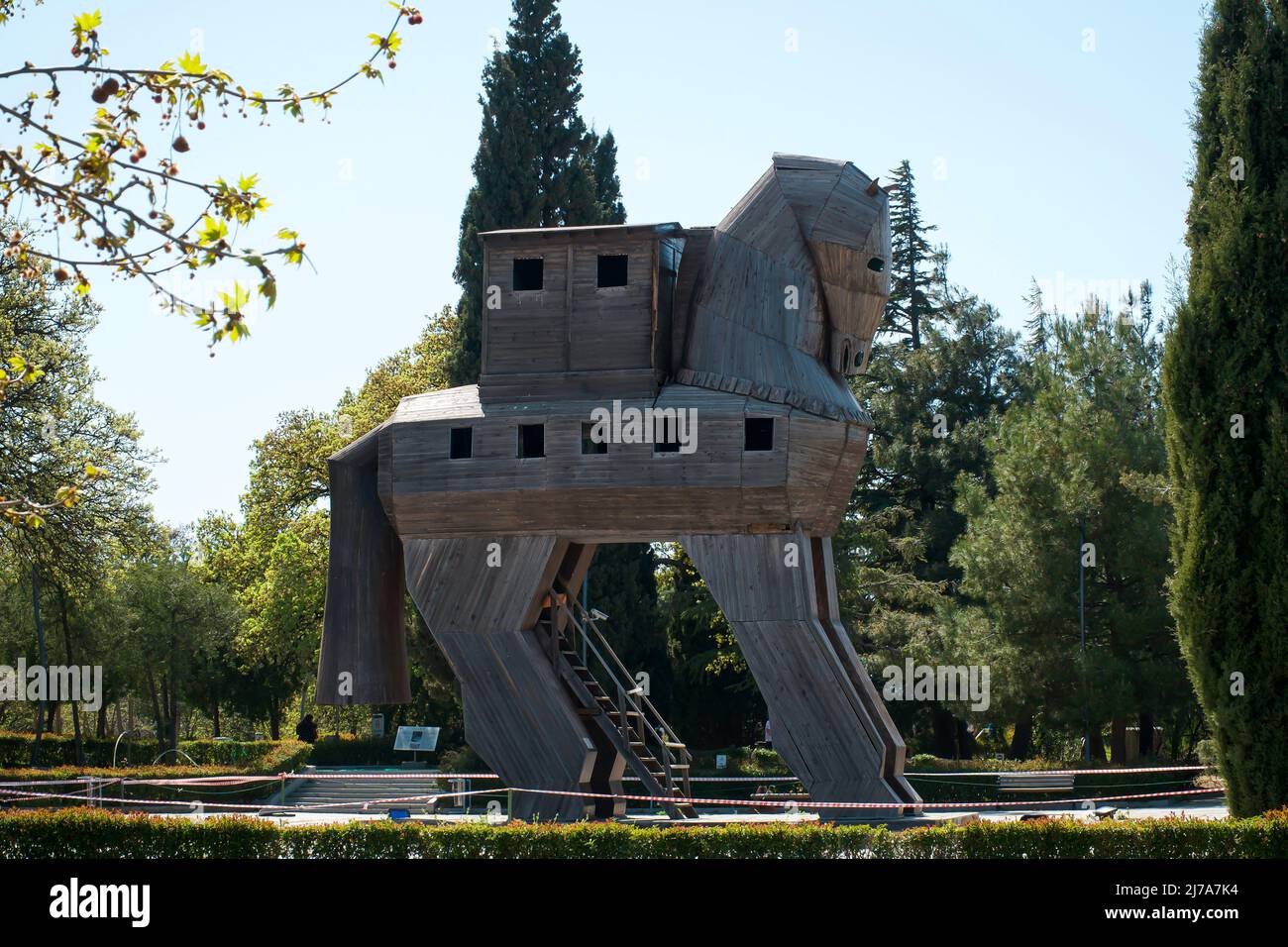 Immense cheval de Troie en bois au musée en plein air de Canakkale, Turquie. Cheval Troyan bâtiment symbolique de l'ancienne ville de Troie (Truva) Banque D'Images