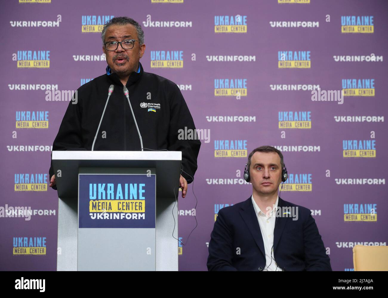 Non exclusif: KIEV, UKRAINE - 7 MAI 2022 - LE Directeur général DE L'OMS, Dr Tedros Adhanom Ghebreyesus (L), parle en présence du Ministre de la Santé du Royaume-Uni Banque D'Images