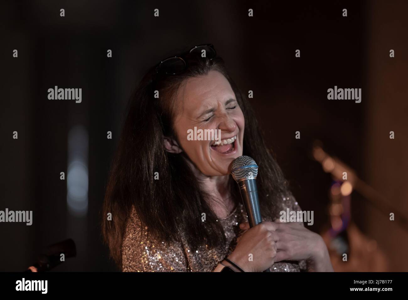 Belfast, Irlande du Nord. 7th mai 2022 le comédien Lucy porter, a joué l'église St Joseph, Belfast dans le cadre du Festival des arts du quartier de la cathédrale 2022 crédit: Bonzo/Alay Live News Banque D'Images