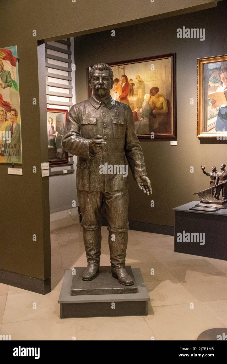 Le modèle à l&amp;#39;échelle de Sandor Mikus de la sculpture en bronze de cinq ...