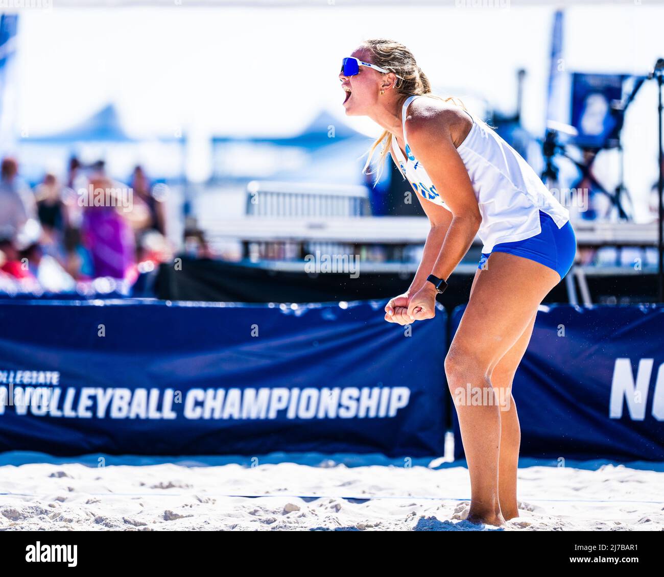 7 mai 2022, Gulf Shores, Alabama, États-Unis : JADEN WHITMARSH (10) célèbre lors du tournoi de Beach Volleyball Championship de la NCAA, double semi-inal entre USC et UCLA. (Image de crédit : © Matthew Smith/ZUMA Press Wire) Banque D'Images