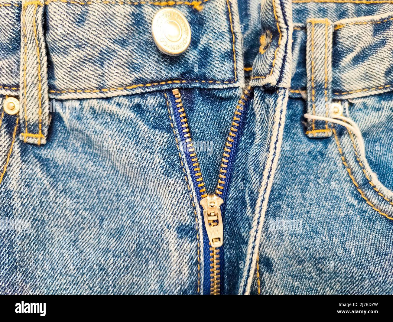 Fermeture éclair sur le Jean. Texture jeans. Arrière-plan denim en gros  plan. Jeans dézippés Photo Stock - Alamy