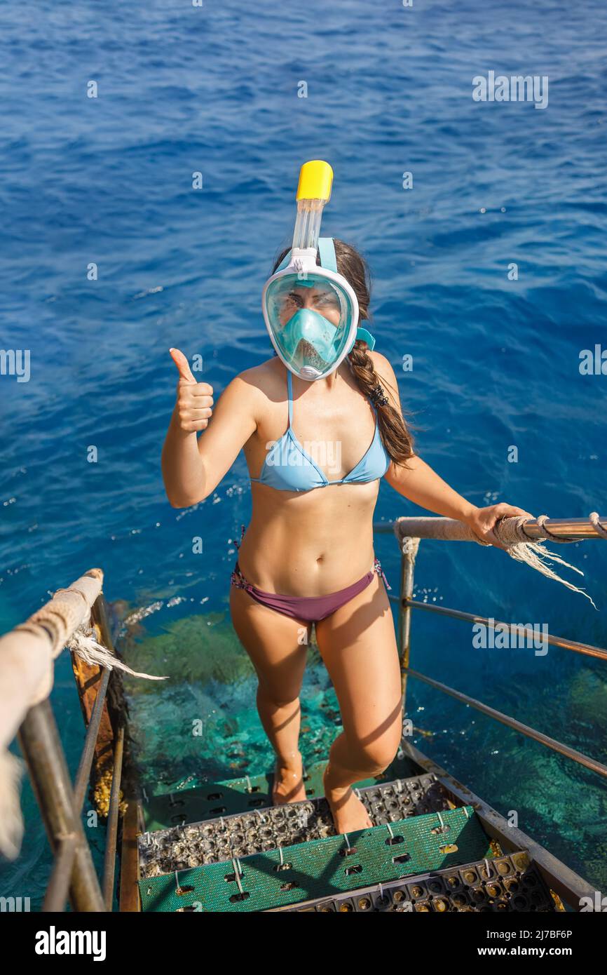 jeune femme en masque de plongée Banque D'Images