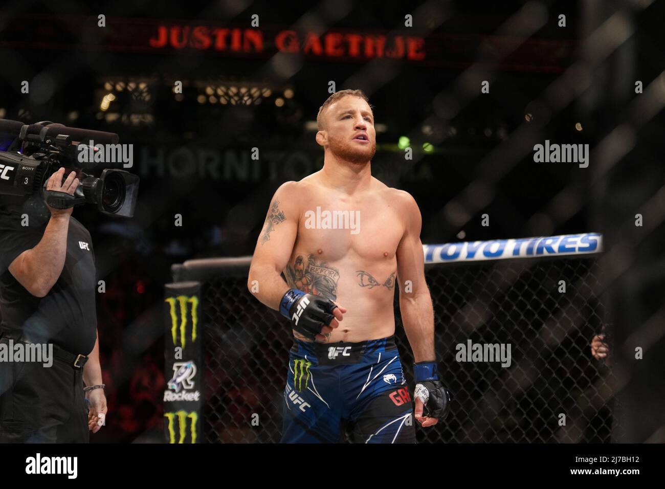 Phoenix, Arizona, États-Unis. 07th mai 2022. PHOENIX, AZ - 7 MAI : Justin Gaethje se prépare à combattre Charles Oliveira dans leur combat léger lors de l'événement UFC 274 au Footprint Center le 7 mai 2022 à Phoenix, Arizona, États-Unis. (Photo de Louis Grasse/PxImages) crédit: PX Images/Alamy Live News Banque D'Images