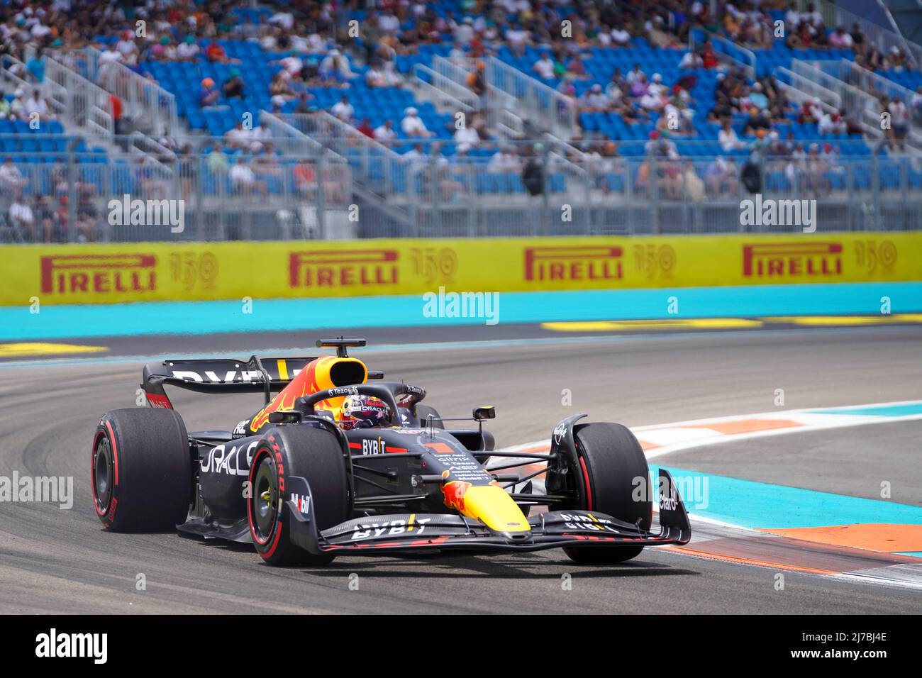 (220508) -- MIAMI, le 8 mai 2022 (Xinhua) -- Max Verstappen de Red Bull des pays-Bas participe à la séance de qualification du Grand Prix de Formule 1 de Miami à l'aérodrome international de Miami à Miami Gardens, Floride, États-Unis, le 7 mai 2022. (QIAN JUN M via Xinhua) Banque D'Images