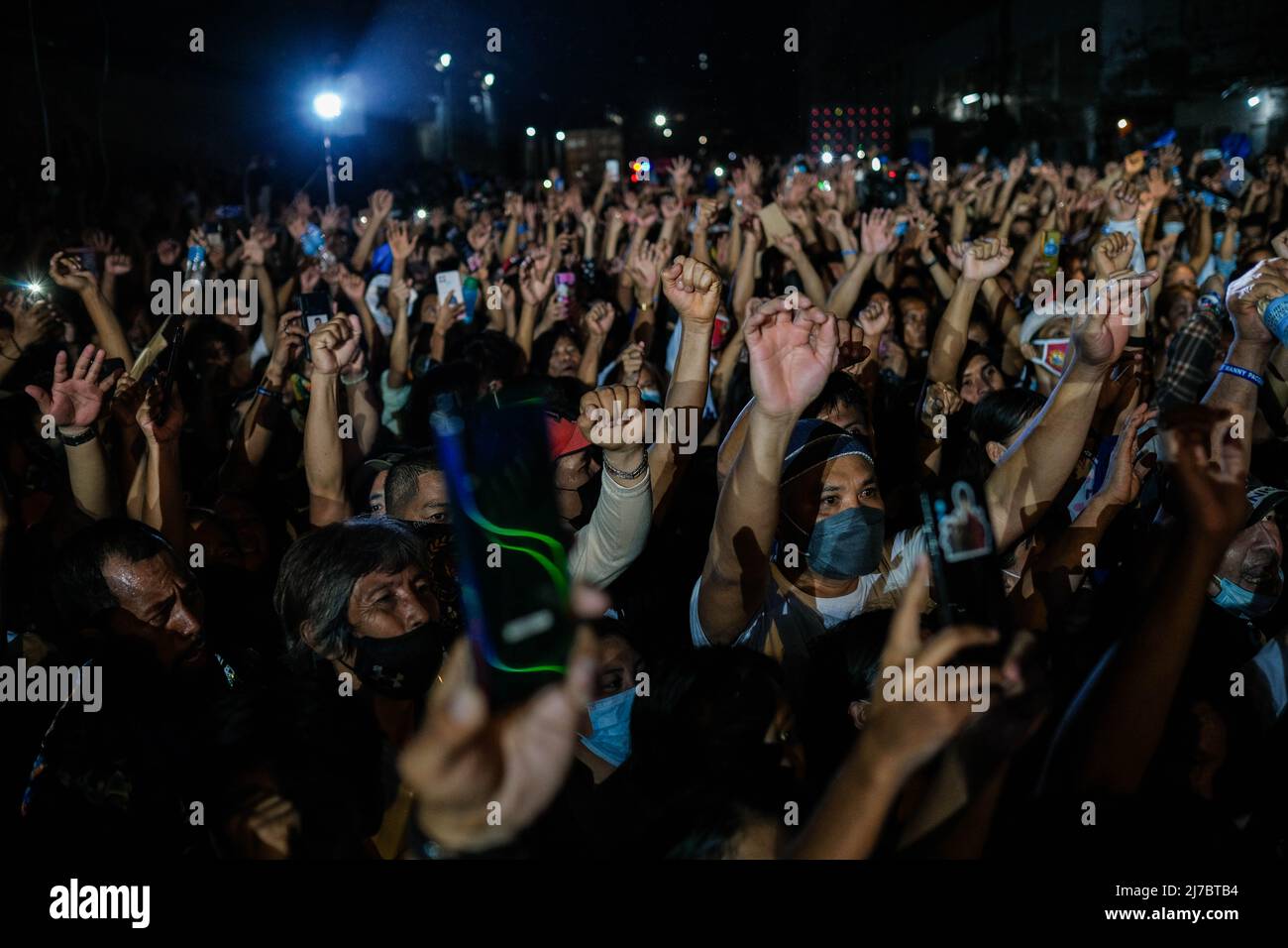 6 mai 2022, Singapour, Singapour, Singapour : les partisans du candidat à la présidence, le sénateur MANNY PACQUIAO, se réunissent lors d'un rassemblement de campagne à Cebu City, Philippines, le 6 mai 2022. (Image de crédit : © Maverick ASIO/ZUMA Press Wire) Banque D'Images