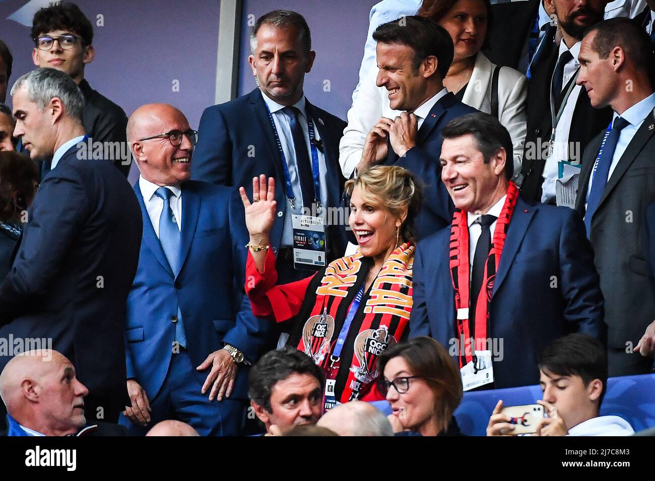 Le président français Emmanuel MACRON, maire français de Nice Christian ESTROSI avec sa femme Laura TENOUDJI et les Républicains (LR) membre du Parlement Eric CIOTTI lors de la coupe française, match de football final entre l'OGC Nice et le FC Nantes le 7 mai 2022 au Stade de France à Saint-Denis près de Paris, France - photo: Matthieu Mirville/DPPI/LiveMedia Banque D'Images