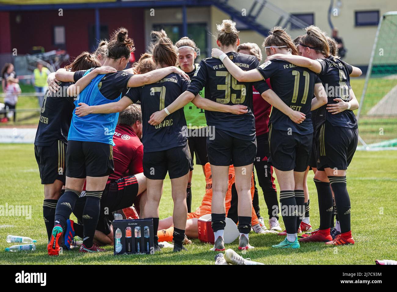 FC Bayern Munich II après 2. FrauenBundesliga 2021/2022 match entre SG 99 Andernach et FC