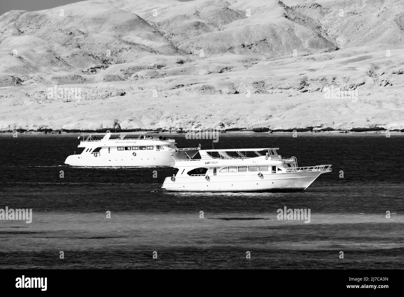 Hurghada, Egypte - 29 août 2021: Vacances en Egypte, croisière en yacht dans la Mer Rouge. Croisière, attractions touristiques. Touristes pendant leurs vacances à Egyp Banque D'Images