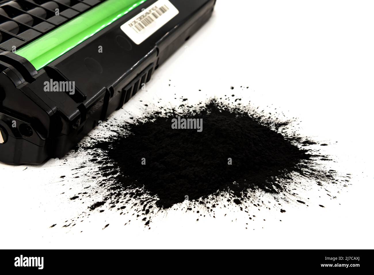 Toner noir pour une imprimante laser sur fond blanc. Poudre de toner  isolée. Cartouche Photo Stock - Alamy