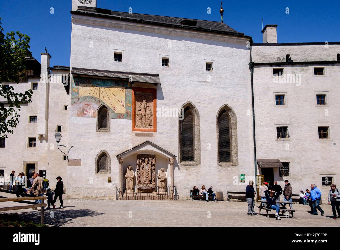 Cour intérieure et chapelle Saint-Georges de la forteresse Hohensalzburg, Salzbourg, Autriche. Banque D'Images