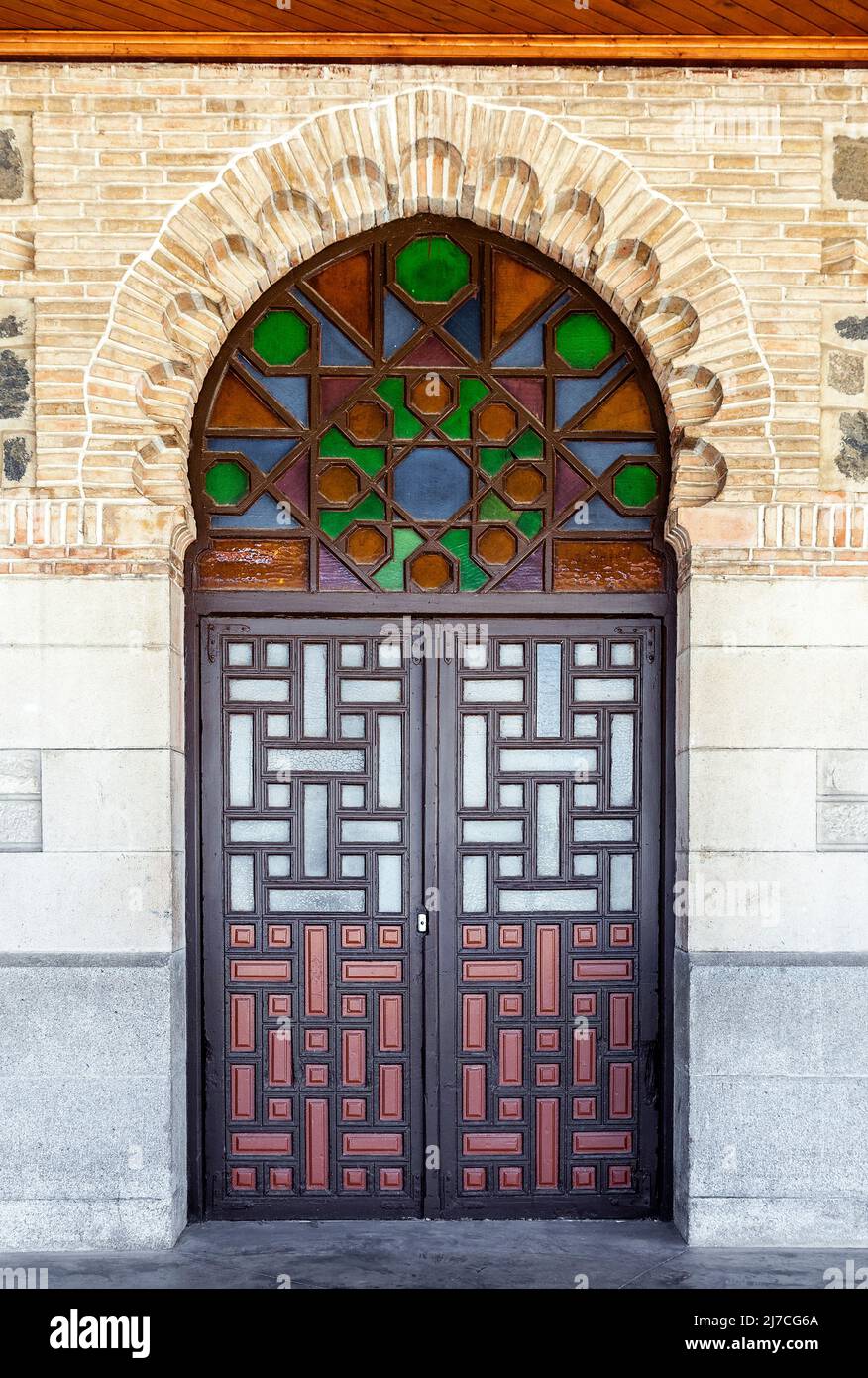 Porte ornée de style mauresque à la gare de Tolède Photo Stock - Alamy