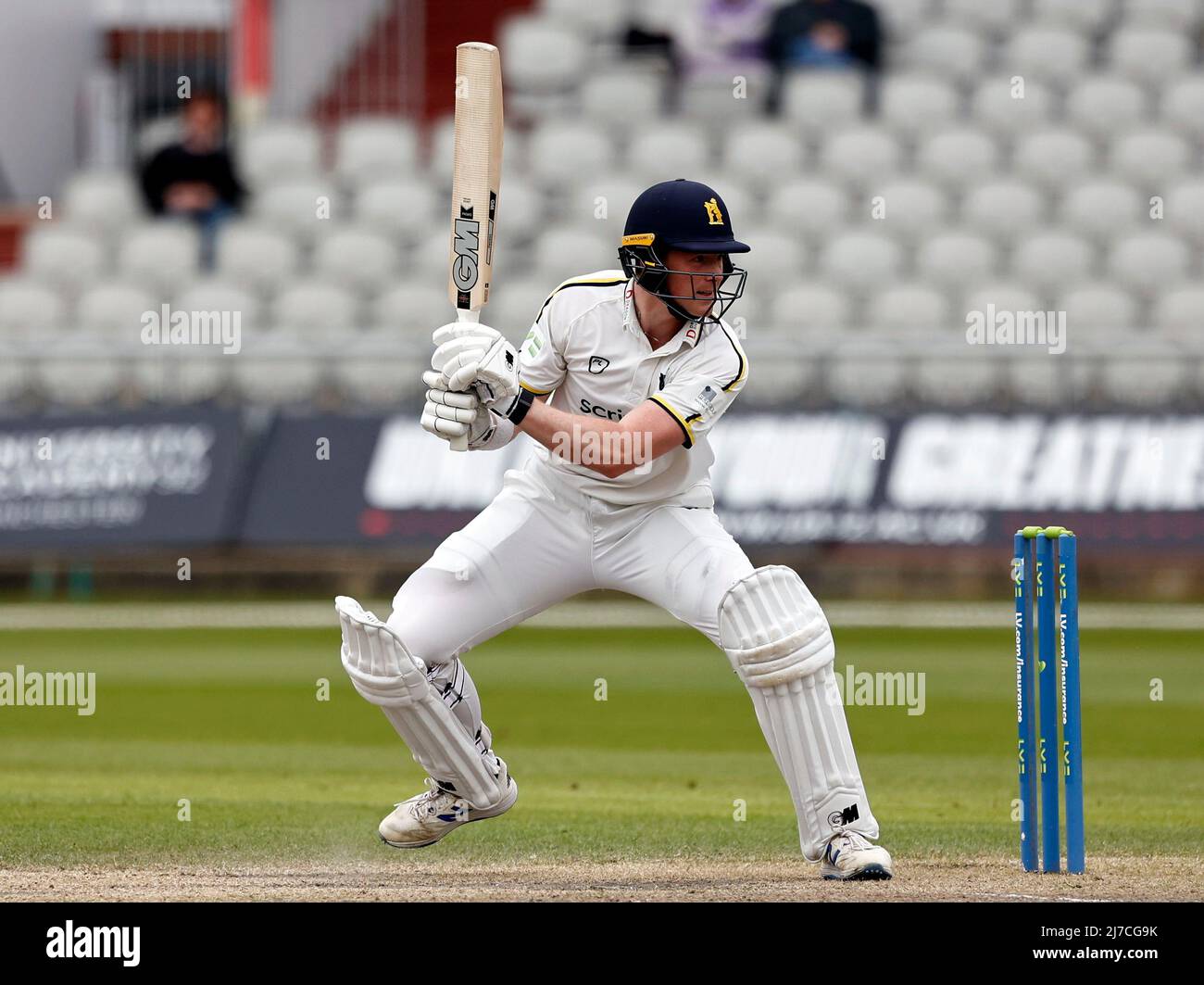 8th mai 2022 ; Emirates Old Trafford, Manchester, Lancashire, Angleterre ; Championnat du comté de cricket, Lancashire versus Warwickshire, jour 4; Rob Yates de Warwickshire Banque D'Images