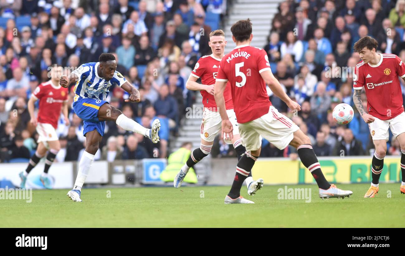 Danny Welbeck, de Brighton, prend des photos lors du match de la Premier League entre Brighton et Hove Albion et Manchester United au stade American Express, Brighton, Royaume-Uni - 7th mai 2022 usage éditorial exclusif. Pas de merchandising. Pour les images de football, les restrictions FA et Premier League s'appliquent inc. Aucune utilisation Internet/mobile sans licence FAPL - pour plus de détails, contactez football Dataco Banque D'Images