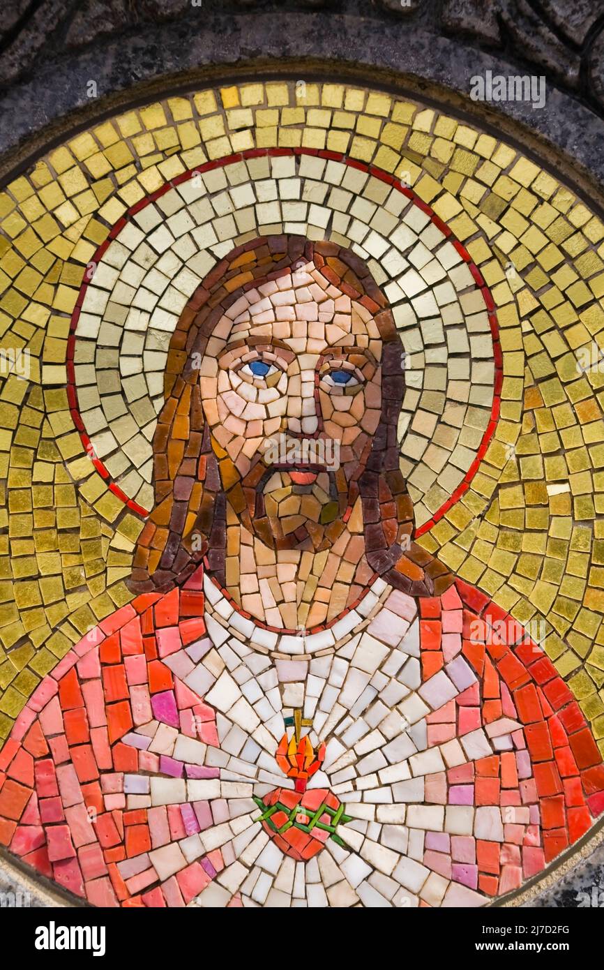 Mosaïque de Jésus sur le monument commémoratif dans le cimetière. Banque D'Images