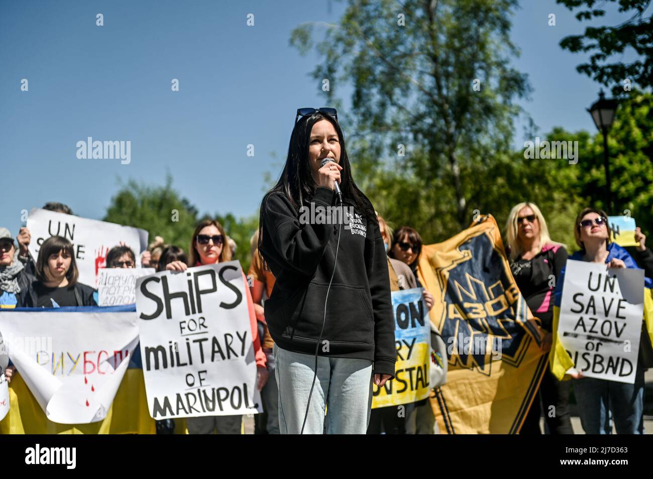 ZAPORIZHHIA, UKRAINE - 7 MAI 2022 - des manifestants appellent la communauté internationale à aider à l'évacuation des défenseurs ukrainiens de Marioupol, un por Banque D'Images