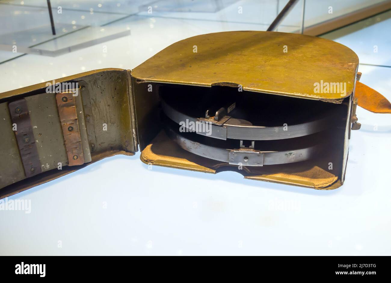 Boîte pour le stockage et le transport des magasins de pistolet machine léger Degtyarev Banque D'Images
