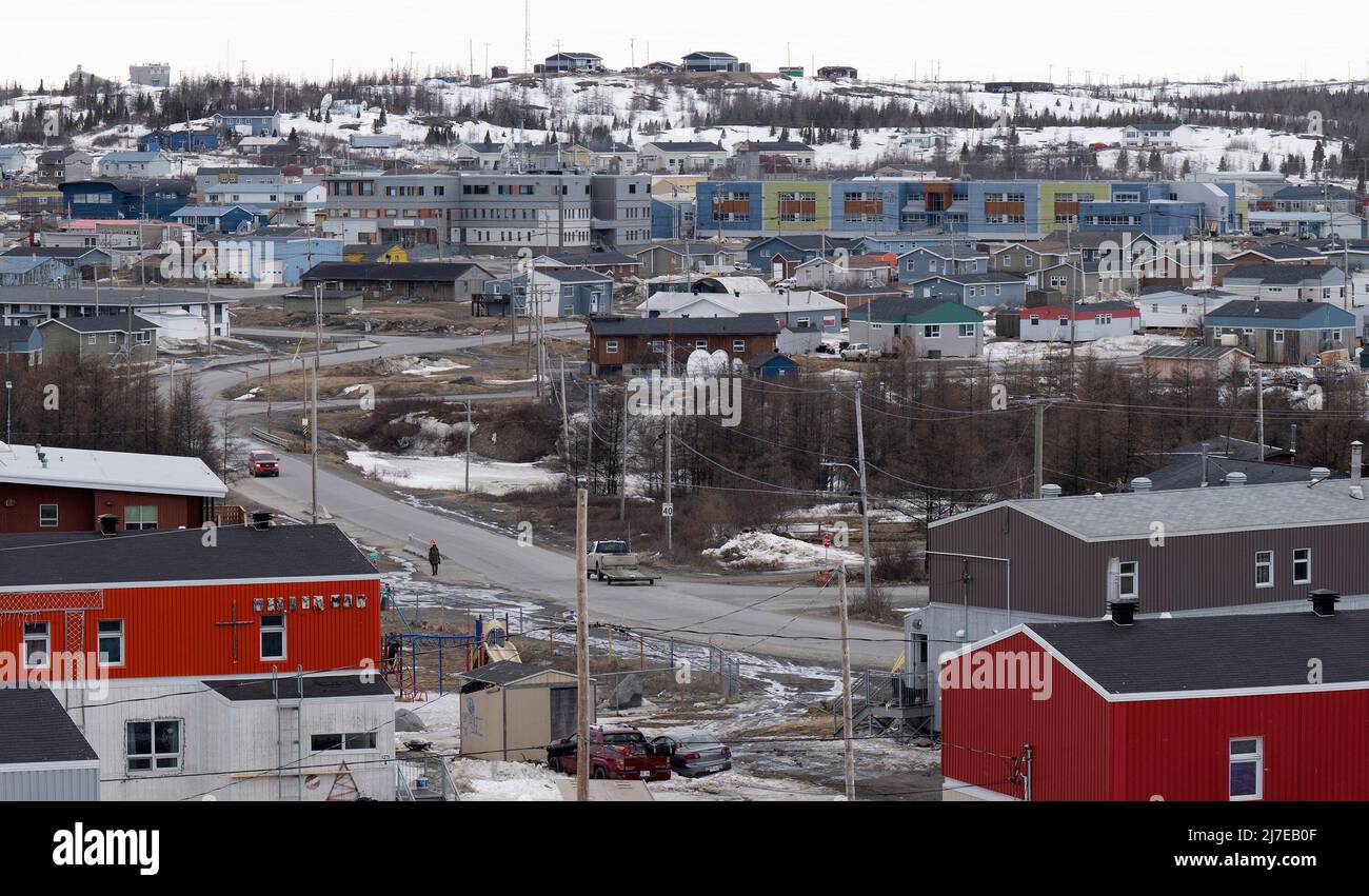 Les bâtiments de la ville de Kuujjuaq, au Québec, sont vus le dimanche