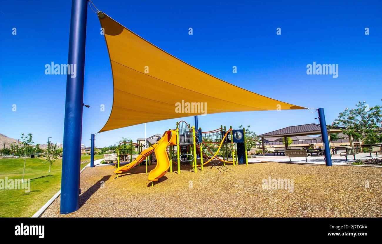 Salle de sport Jungle pour enfants avec pavillon jaune Banque D'Images