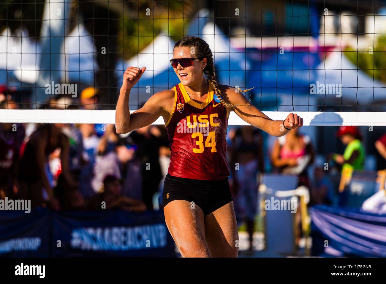 8 mai 2022, Gulf Shores, Alabama, États-Unis: AVA KIRUNCHYK (34) célèbre lors du championnat national de volley-ball de plage NCAA double entre l'USC et l'État de Floride. (Image de crédit : © Matthew Smith/ZUMA Press Wire) Banque D'Images