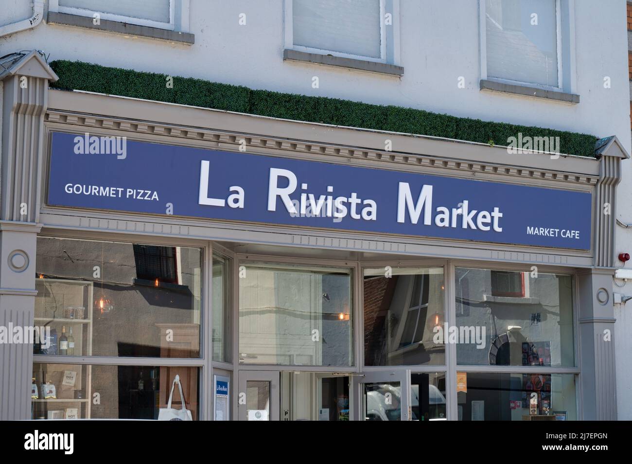 Kilkenny, Irlande - 20 avril 2022 : la Rivista Market Cafe à Kilkenny, Irlande. Banque D'Images