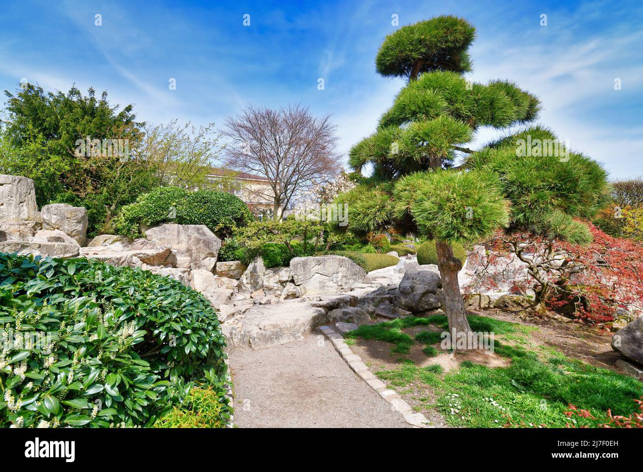 Fribourg, Allemagne - avril 2022 : jardin japonais dans un parc public appelé « Seepark » Banque D'Images