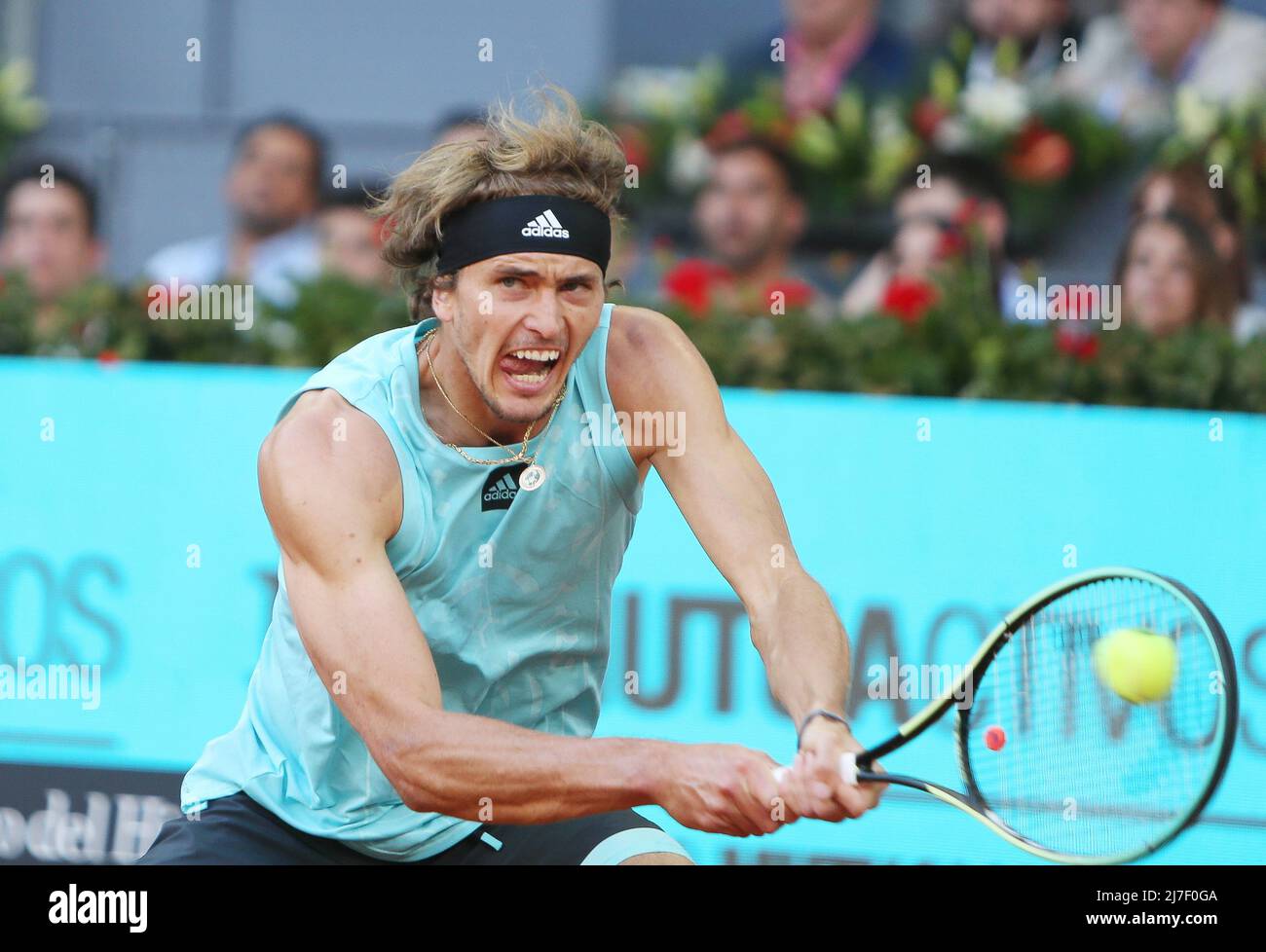 Alexander Zverev d'Allemagne en action contre Carlos Alcaraz d'Espagne,  finale Homme ATP match pendant le tournoi de tennis Mutua Madrid Open 2022  le 8 mai 2022 au stade Caja Magica à Madrid,