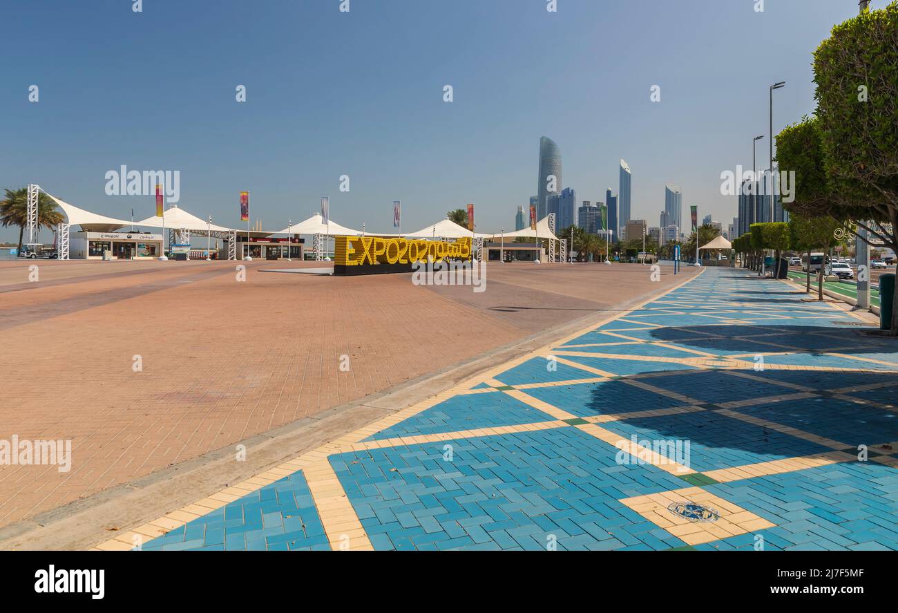 ABU DHABI, eau - 18 avril 2022 : rues et gratte-ciels à Abu Dhabi Banque D'Images