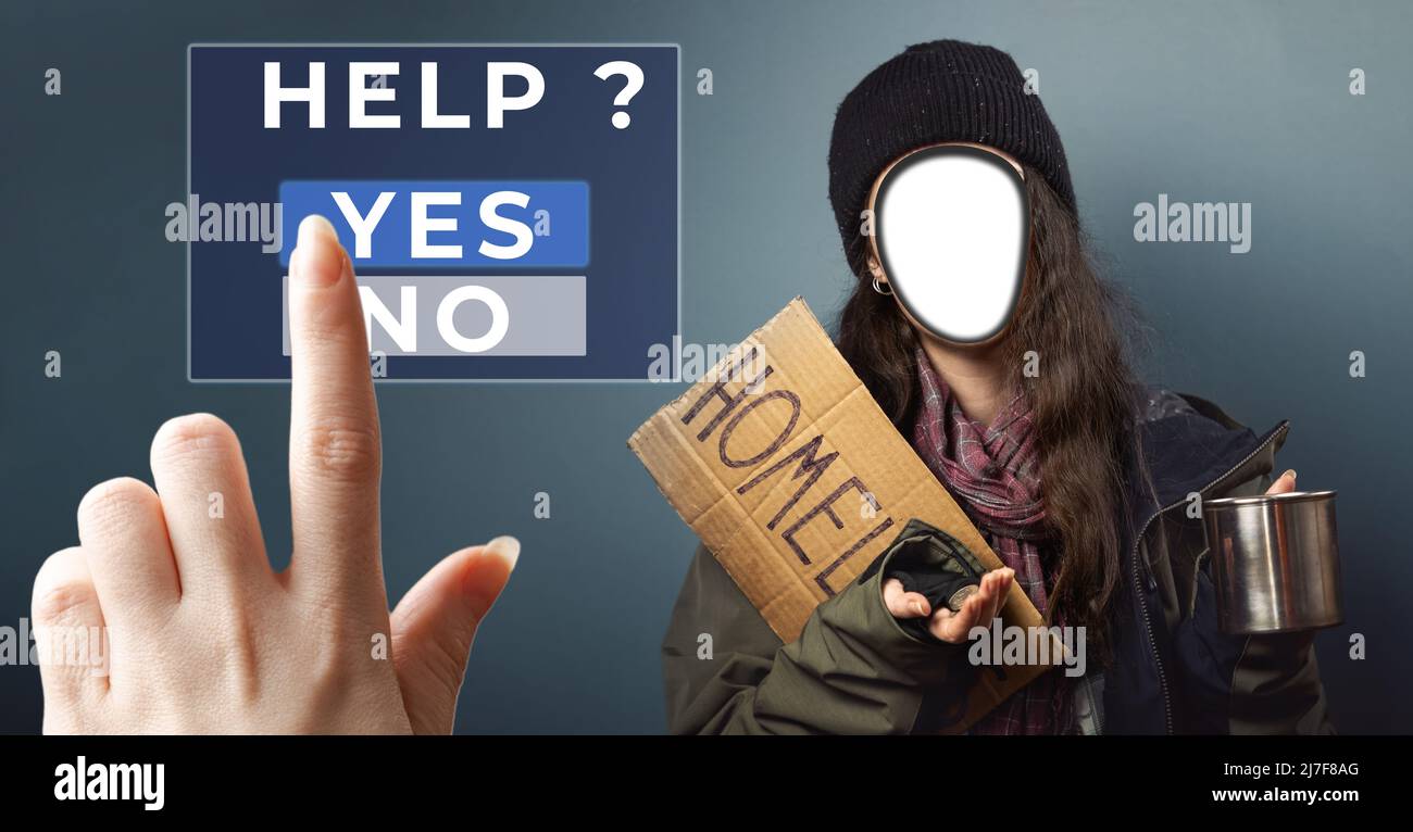 Une femme tient un panneau en carton avec l'inscription sans-abri et une tasse de mendicité en acier. Une main féminine appuie sur un bouton virtuel pour l'aider. Une face coupée Banque D'Images