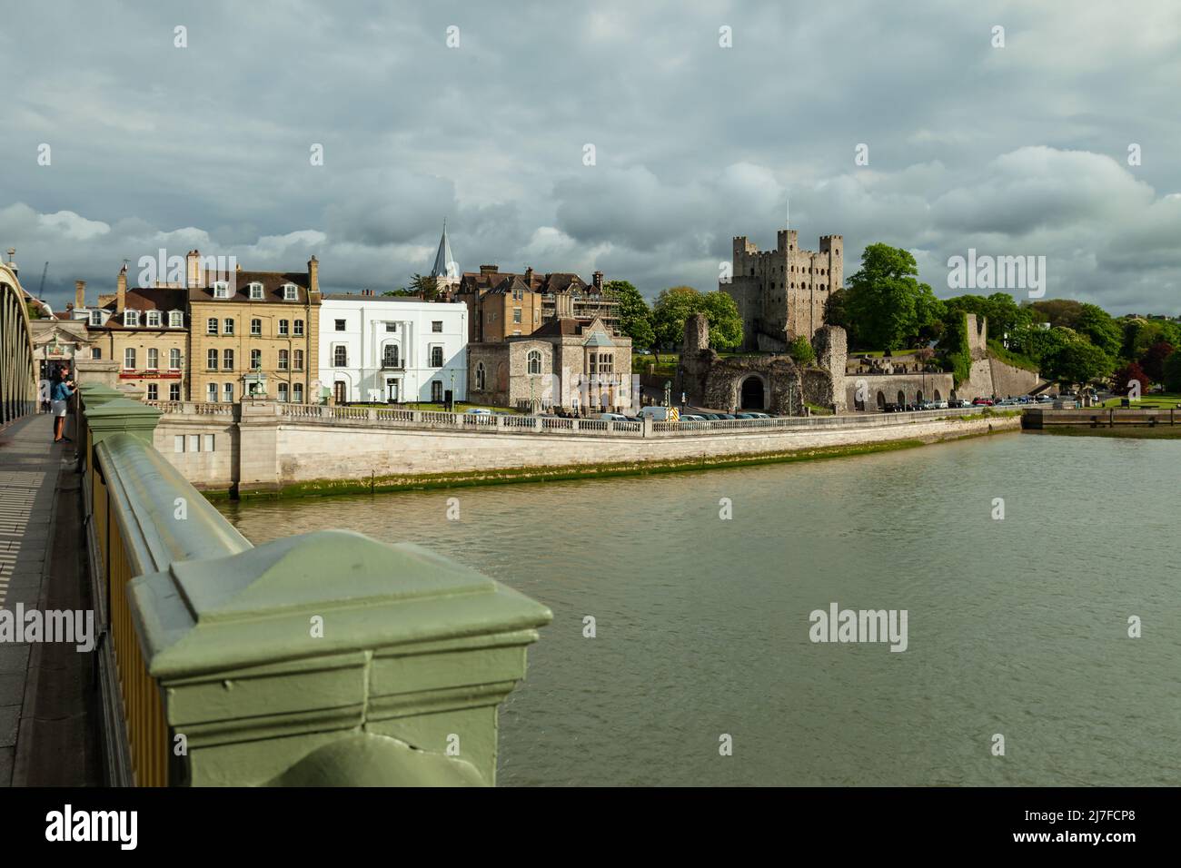 River Medway et la ville de Rochester vus du pont de Rochester, Kent, Angleterre. Banque D'Images