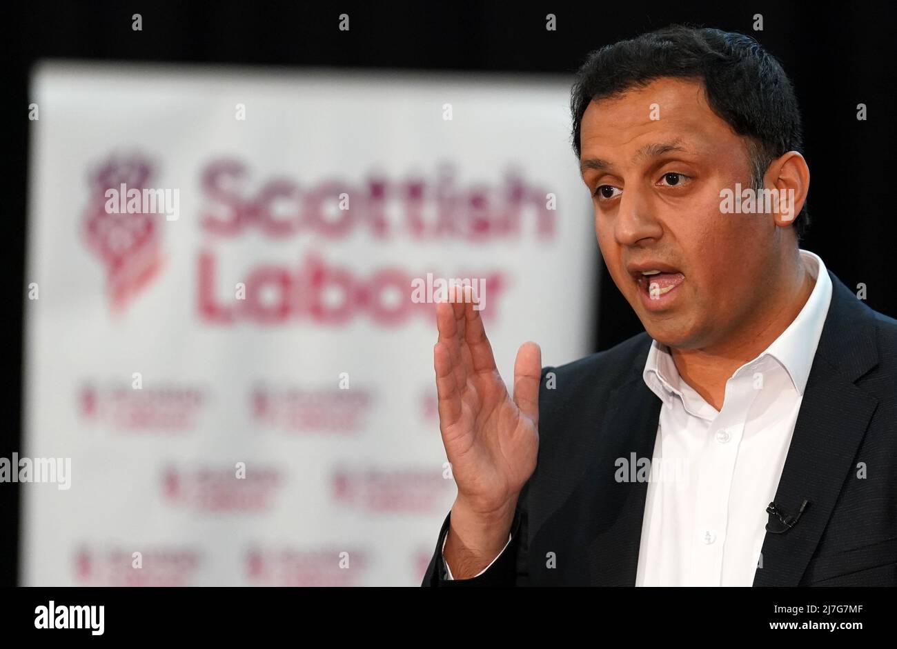 Le chef travailliste écossais Anas Sarwar s'est exprimé devant les candidats du parti et les militants à Glasgow pour s'informer sur les résultats des élections du conseil de cette semaine. Date de la photo: Lundi 9 mai 2022. Banque D'Images