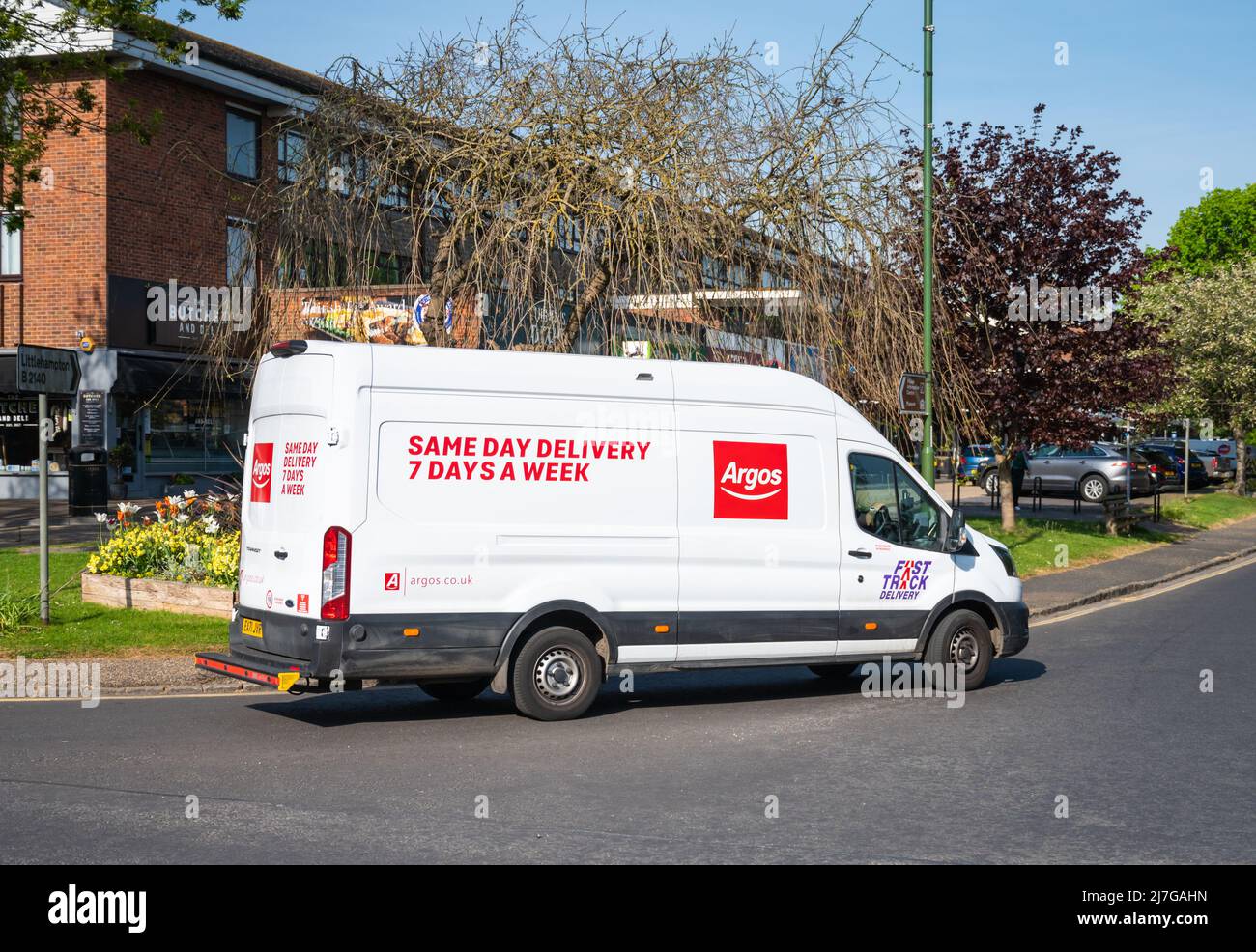 Camion de livraison rapide Argos en Angleterre, au Royaume-Uni. Banque D'Images