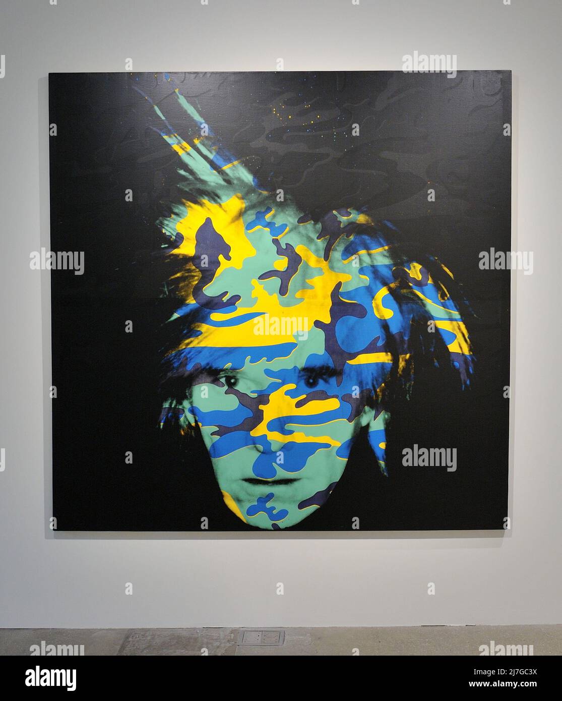 New York, États-Unis. 06th mai 2022. Autoportrait d'Andy Warhol (signé et daté de 86) exposé à Sotheby's dans le cadre des ventes aux enchères d'art de New York qui se sont tenues à New York, NY, le 6 mai 2022. (Photo de Stephen Smith/Sipa USA) crédit: SIPA USA/Alay Live News Banque D'Images