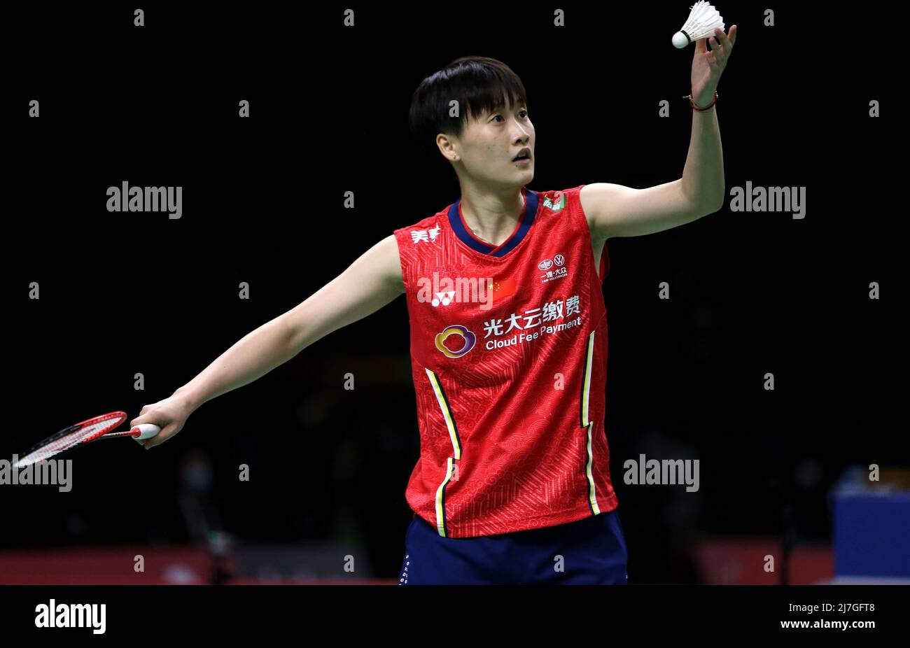 Bangkok, Thaïlande. 9th mai 2022. Chen Yufei, de Chine, sert pendant le match féminin des célibataires du Groupe B contre Clara Azurmendi, d'Espagne, au tournoi de badminton de la coupe Uber à Bangkok, Thaïlande, le 9 mai 2022. Crédit: Wang Teng/Xinhua/Alay Live News Banque D'Images