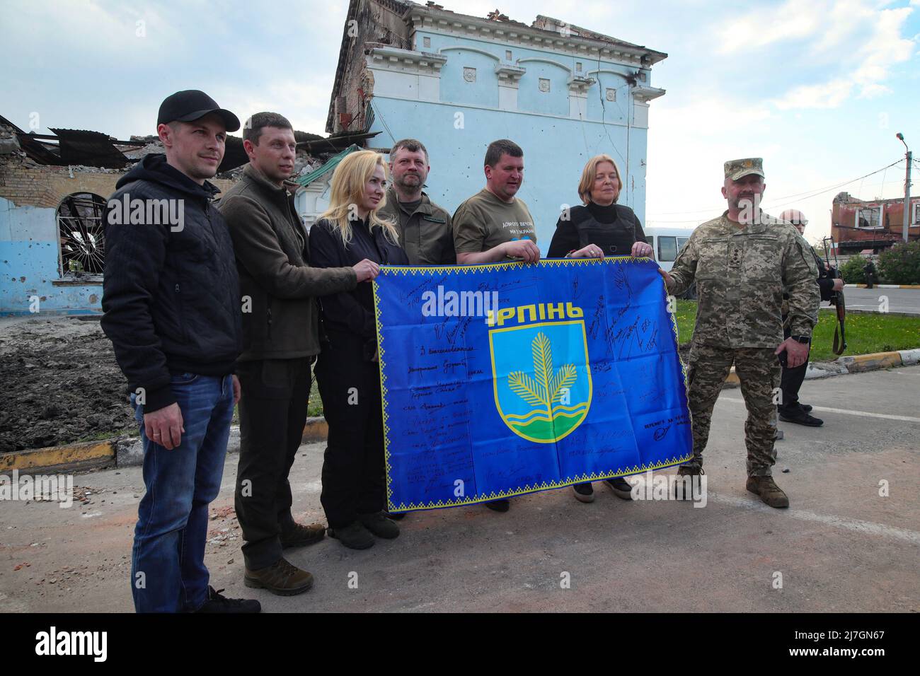 Non exclusif: IRPIN, UKRAINE - 8 MAI 2022 - Premier vice-président de la Verkhovna Rada de l'Ukraine Oleksandr Korniienko, chef de la ville d'Irpin Oleksandr Ma Banque D'Images