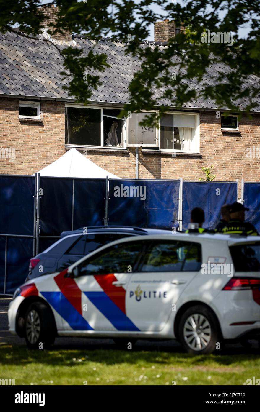 2022-05-09 16:20:29 GELDERMALSEN - dégâts de feu et écrans noirs à une maison sur Emmalaan dans Geldermalsen où deux personnes ont été tuées. La police a déclaré qu'elle aurait peut-être été victime d'un crime. ANP SEM VAN DER WAL pays-bas sortie - belgique sortie Banque D'Images