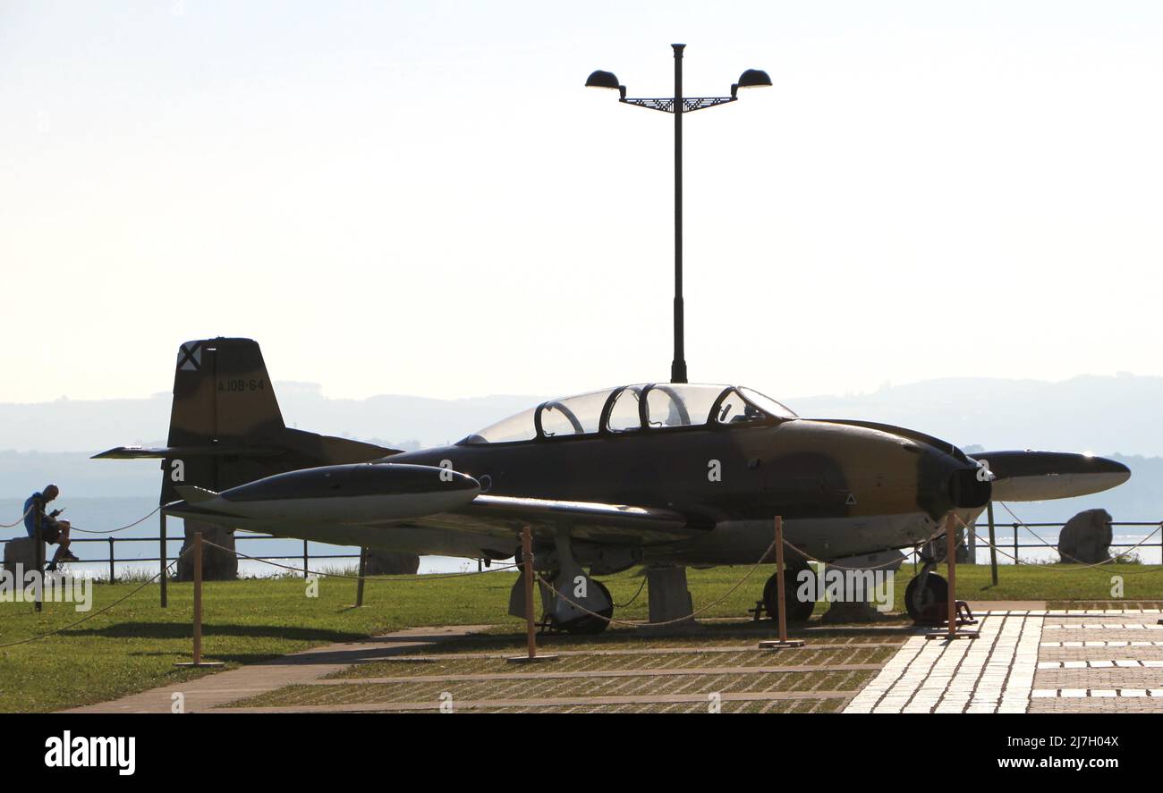 Information pour une Force aérienne espagnole Hispano Aviacion H.A. 200 R-1 Saeta exposée au Palais de la Magdalena Santander Espagne Mai 2022 Aviacion H.A. 200 Banque D'Images