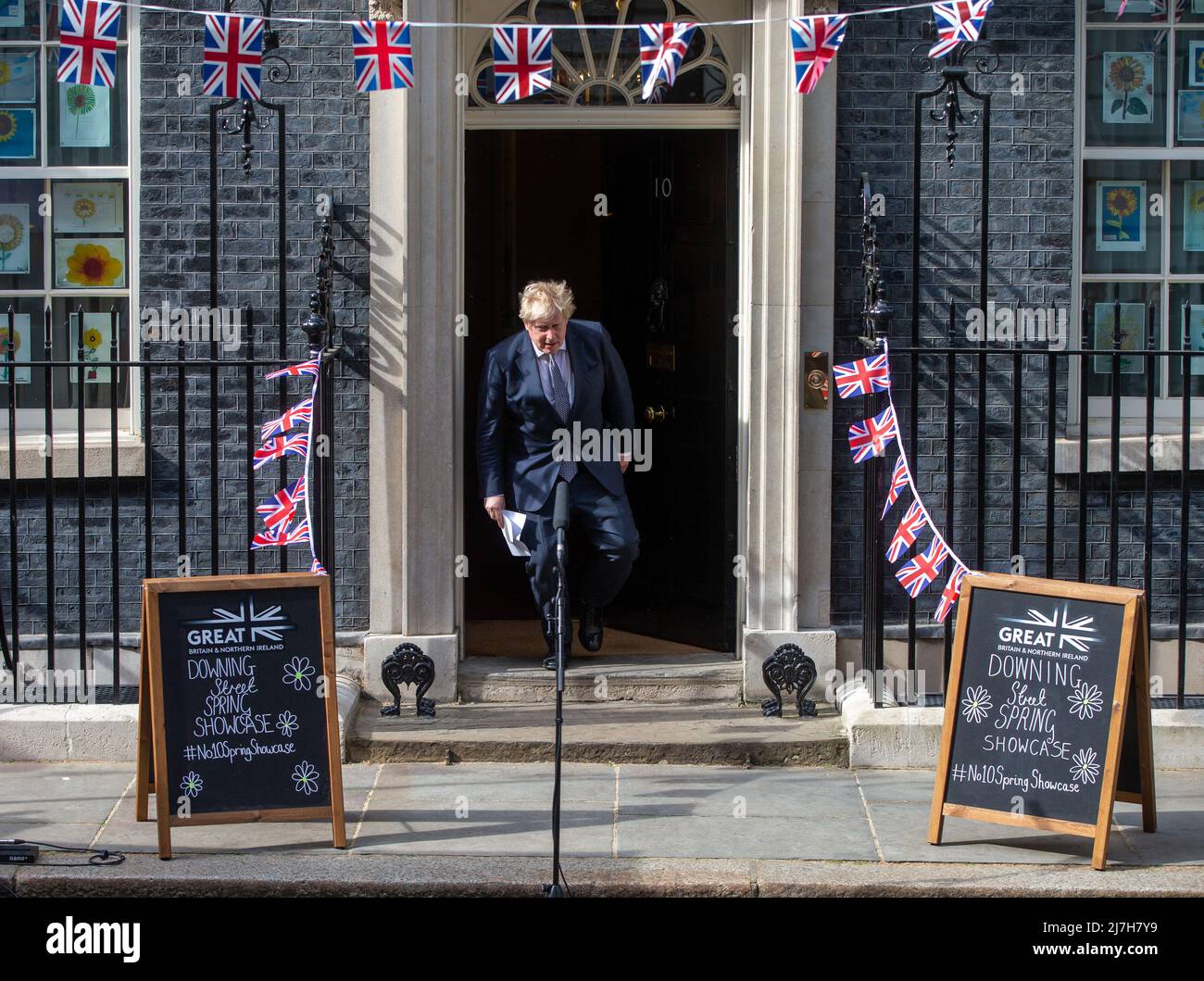 Londres, Angleterre, Royaume-Uni. 9th mai 2022. Le Premier ministre britannique BORIS JOHNSON est vu dans Downing Street lors de l'événement de présentation du numéro 10. (Image de crédit : © Tayfun Salci/ZUMA Press Wire) Banque D'Images