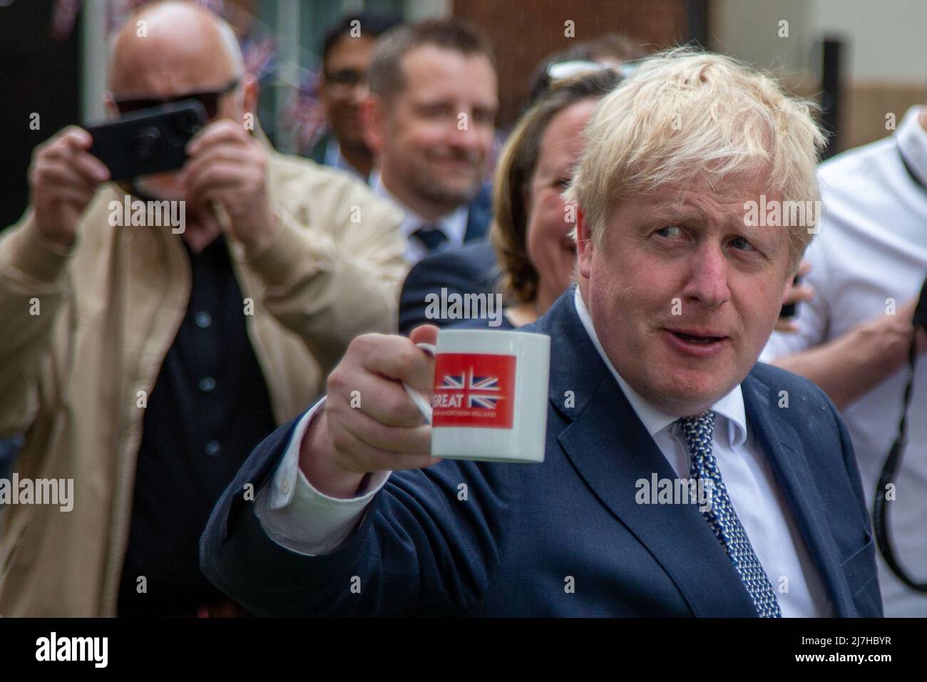 Londres, Angleterre, Royaume-Uni. 9th mai 2022. Le Premier ministre britannique BORIS JOHNSON visite les stands de Downing Street pendant le salon de présentation numéro 10. (Image de crédit : © Tayfun Salci/ZUMA Press Wire) Banque D'Images