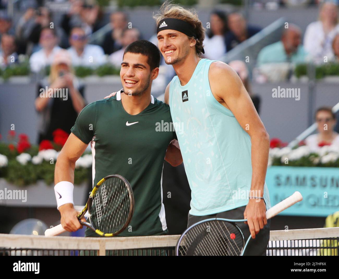 Madrid, Espagne, 08/05/2022, Carlos Alcaraz, d'Espagne, et Alexander  Zverev, d'Allemagne, finale du match ATP masculin lors du tournoi de tennis  Mutua Madrid Open 2022 le 8 mai 2022 au stade Caja Magica