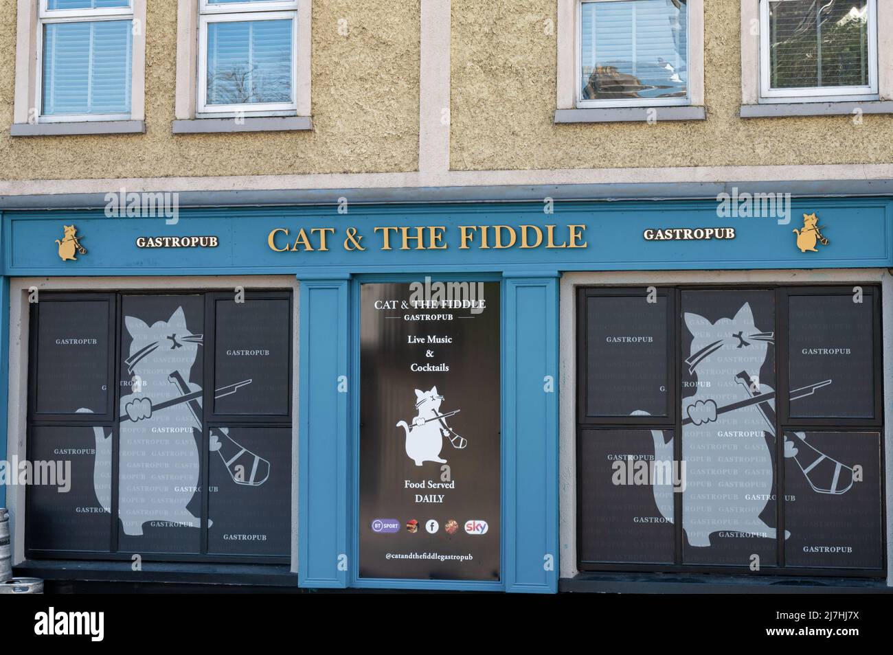 Kilkenny, Irlande - 20 avril 2022 : Cat & The Fiddle Gastropub à Kilkenny, Irlande. Banque D'Images